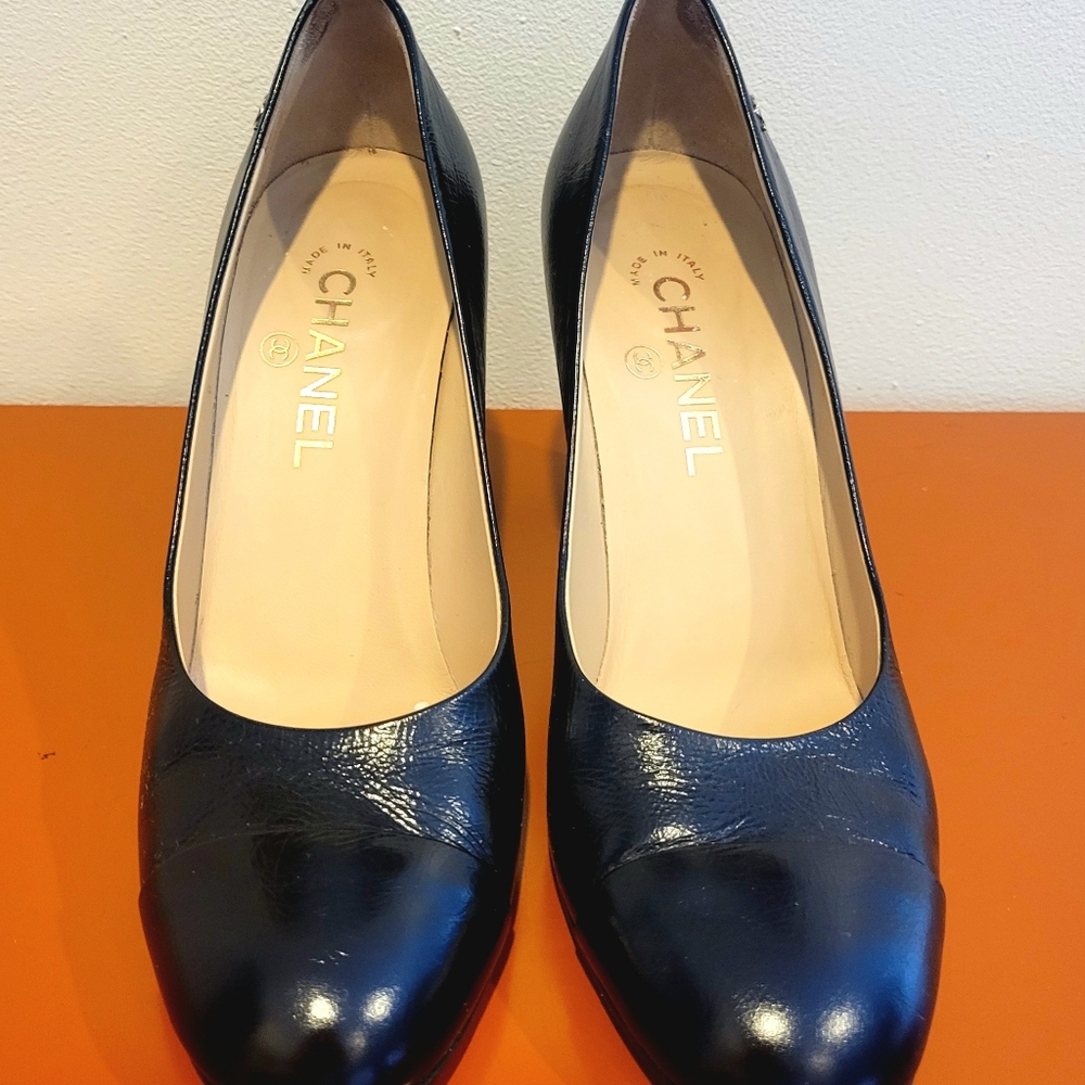Authentic CHANEL PUMPS Black Leather Size 39.5 - Picture 2 of 8